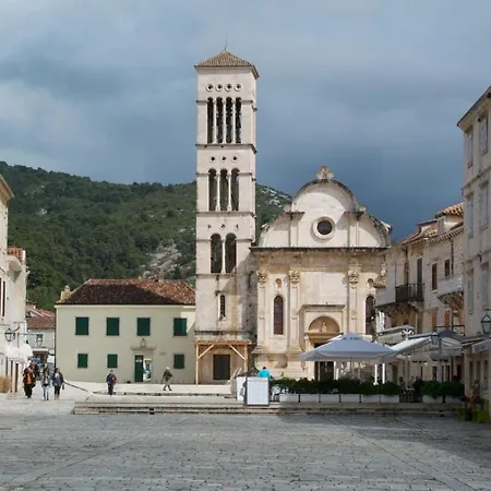 Hvar Daire
