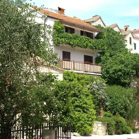 Daire Hvar