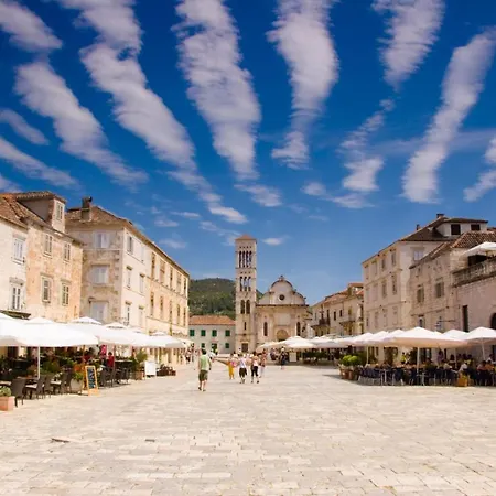 Daire Hvar